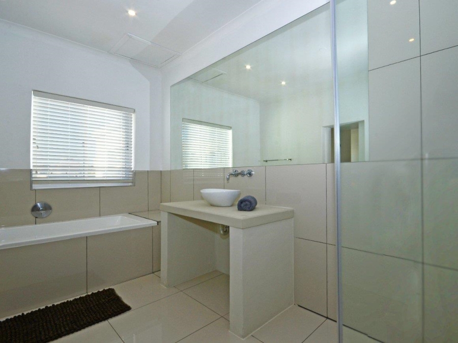 2 Bedroom Property for Sale in Sea Point Western Cape